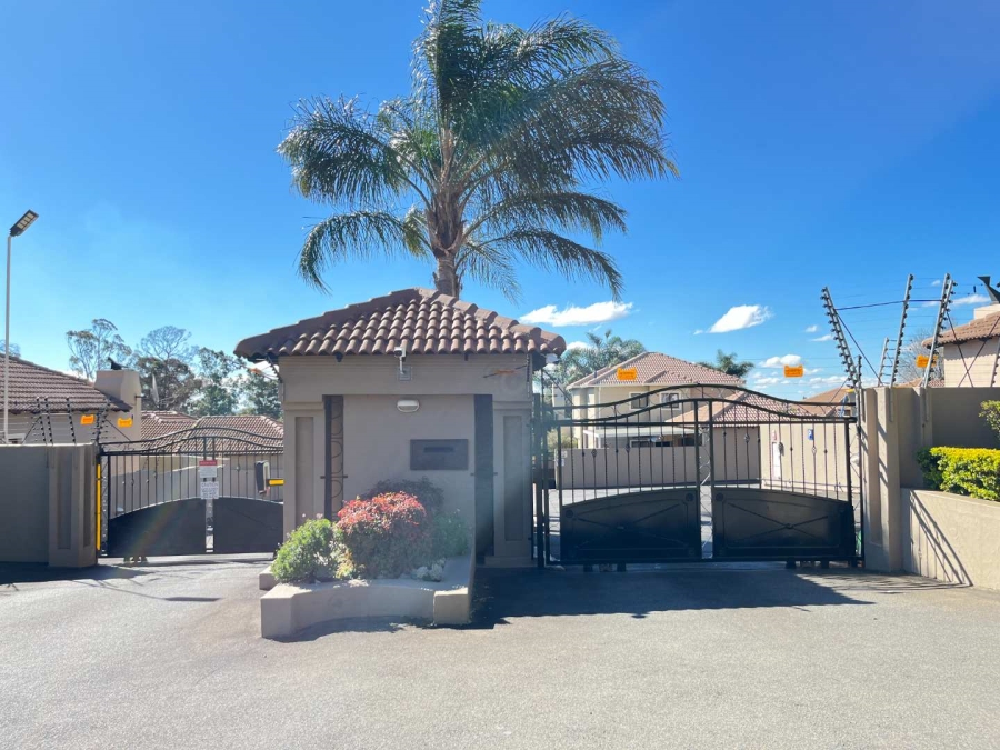 2 Bedroom Property for Sale in Noordheuwel Gauteng
