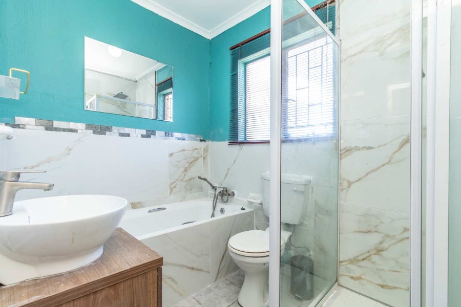 2 Bedroom Property for Sale in Strubensvallei Gauteng