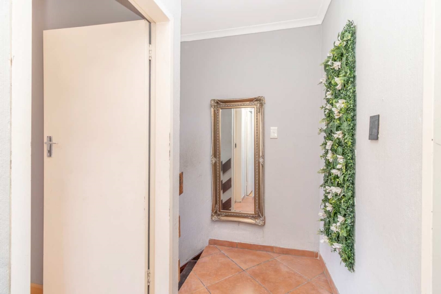 2 Bedroom Property for Sale in Strubensvallei Gauteng