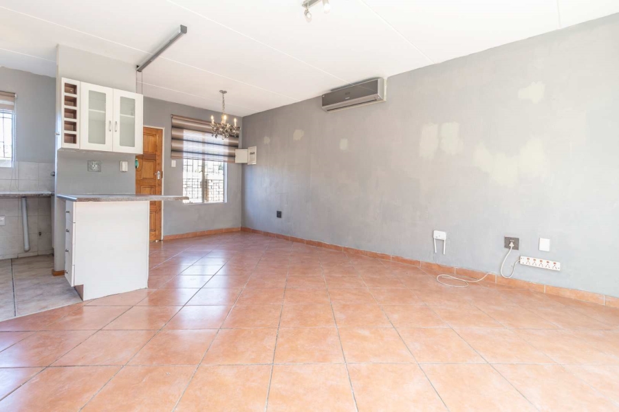 2 Bedroom Property for Sale in Strubensvallei Gauteng