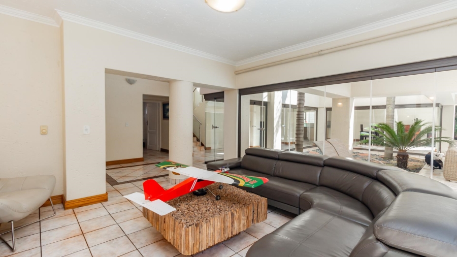 To Let 4 Bedroom Property for Rent in Dainfern Golf Estate Gauteng