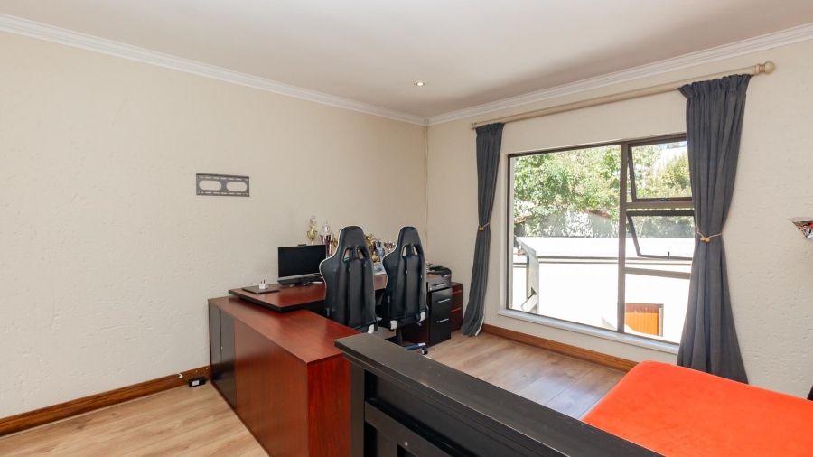 To Let 4 Bedroom Property for Rent in Dainfern Golf Estate Gauteng