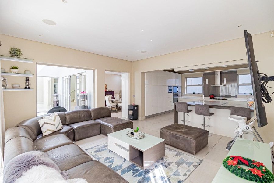 5 Bedroom Property for Sale in Morningside Gauteng