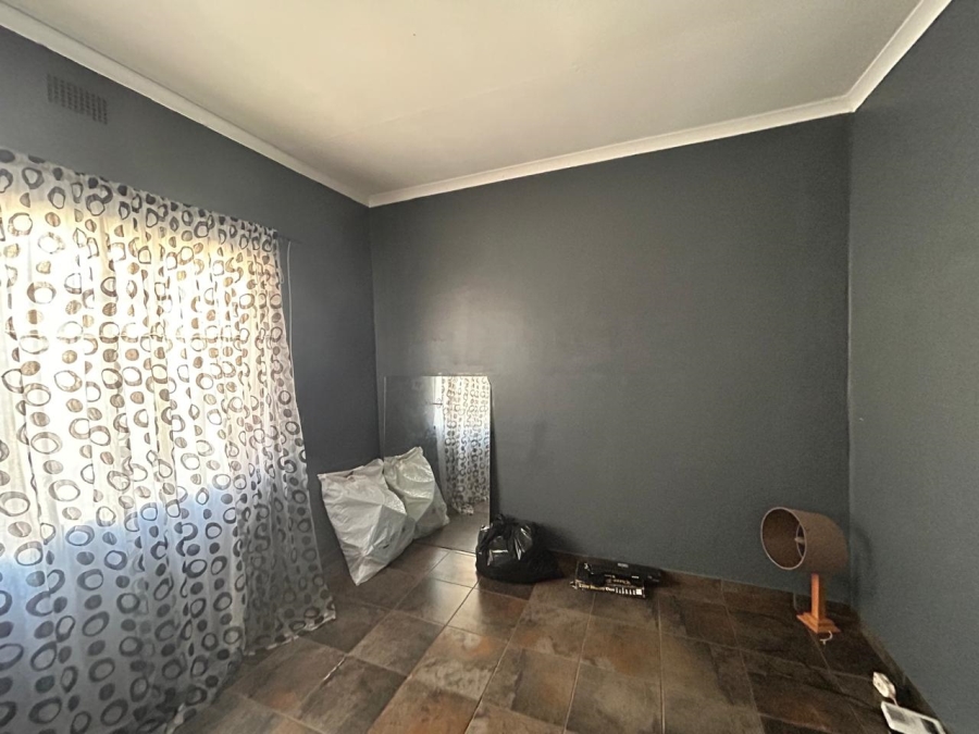 5 Bedroom Property for Sale in Duncanville Gauteng
