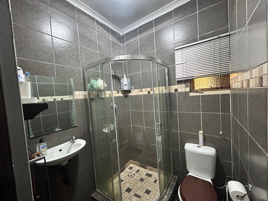 5 Bedroom Property for Sale in Duncanville Gauteng