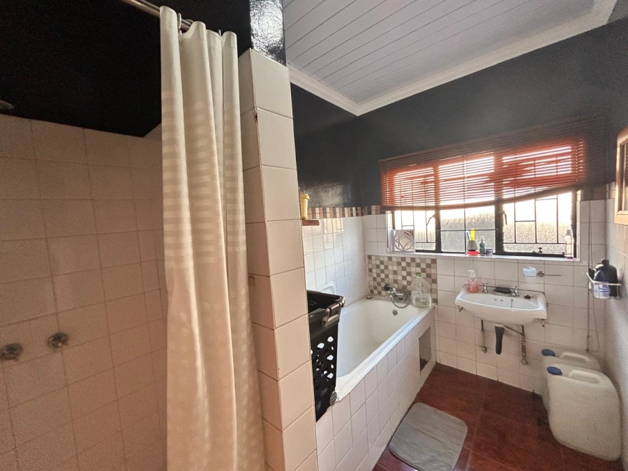 5 Bedroom Property for Sale in Duncanville Gauteng