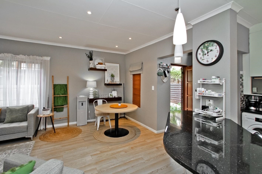 To Let 2 Bedroom Property for Rent in Douglasdale Gauteng