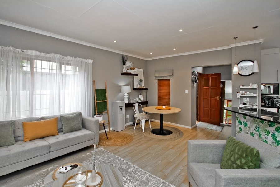 To Let 2 Bedroom Property for Rent in Douglasdale Gauteng