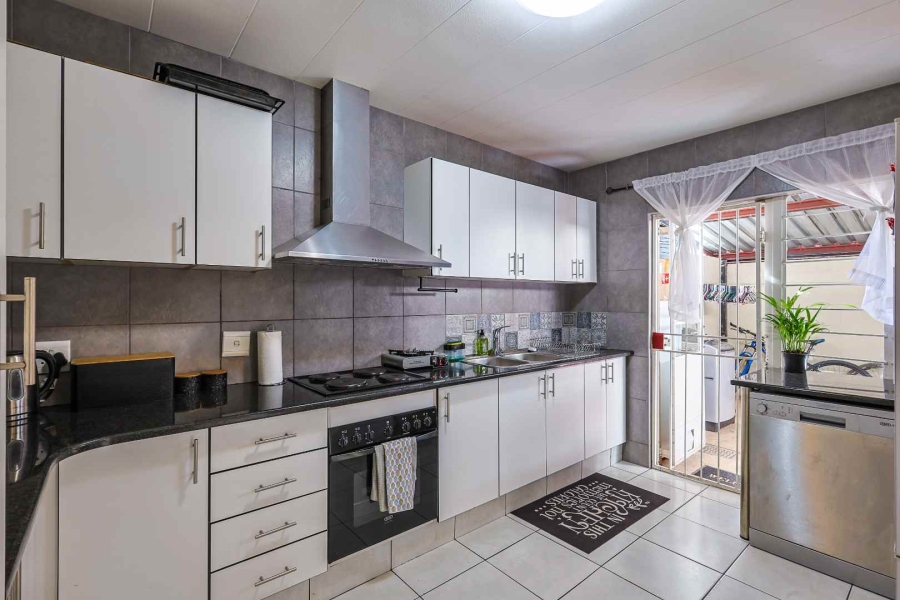 3 Bedroom Property for Sale in Constantia Park Gauteng