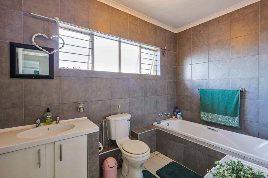 3 Bedroom Property for Sale in Constantia Park Gauteng