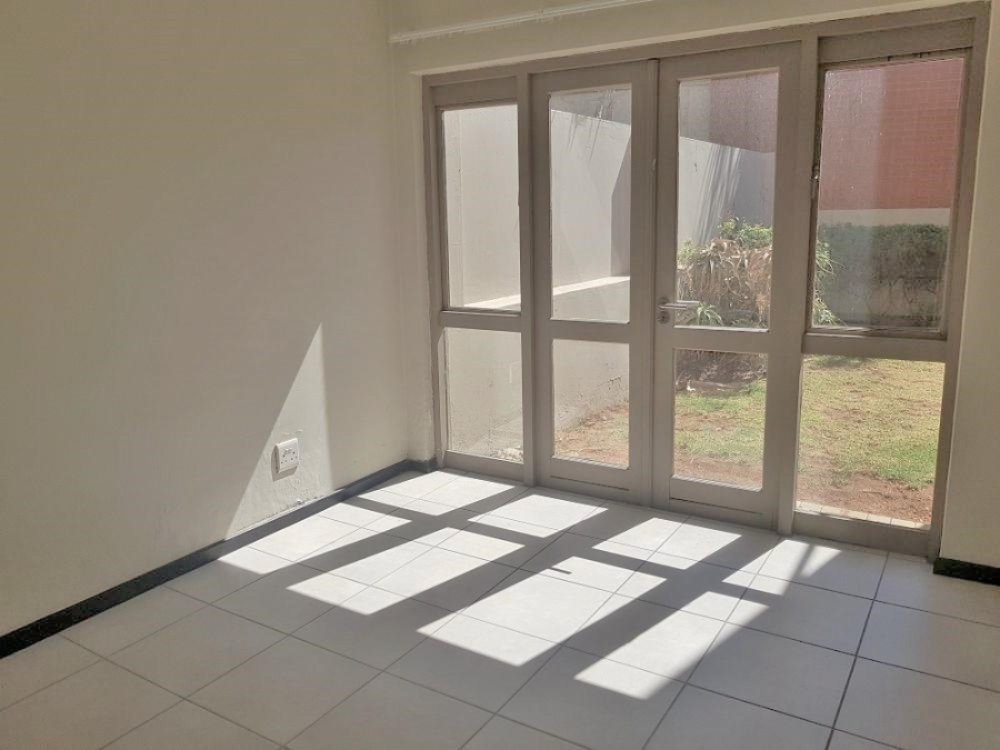 To Let 1 Bedroom Property for Rent in Lonehill Gauteng