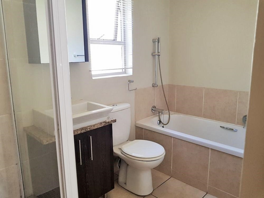 To Let 1 Bedroom Property for Rent in Lonehill Gauteng