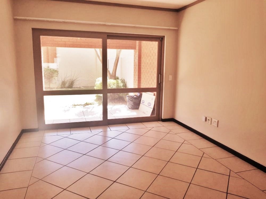 To Let 1 Bedroom Property for Rent in Lonehill Gauteng