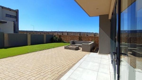 4 Bedroom Property for Sale in Midstream Ridge Gauteng