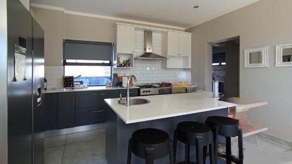 4 Bedroom Property for Sale in Midstream Ridge Gauteng