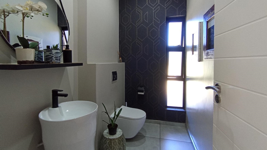 4 Bedroom Property for Sale in Midstream Ridge Gauteng