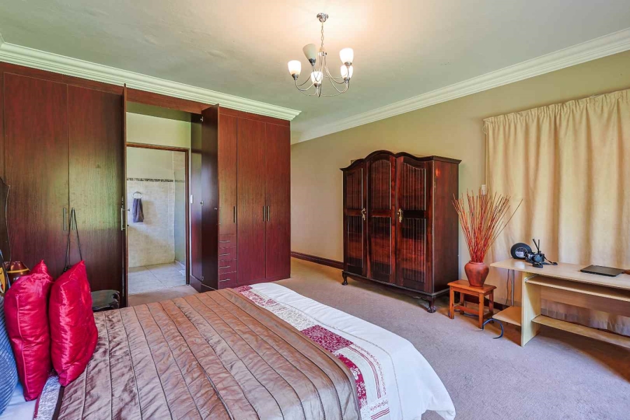 6 Bedroom Property for Sale in Olympus AH Gauteng