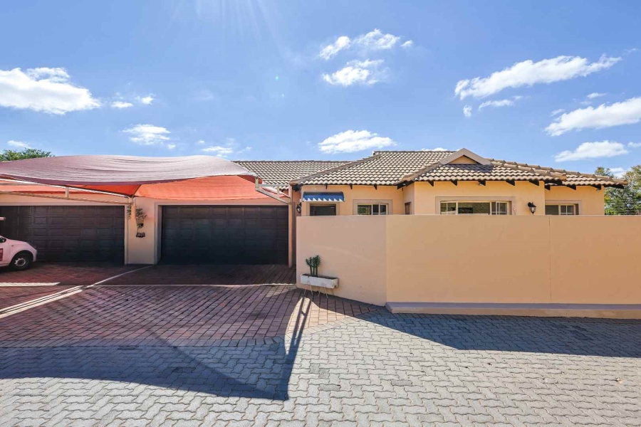 2 Bedroom Property for Sale in Rooihuiskraal North Gauteng