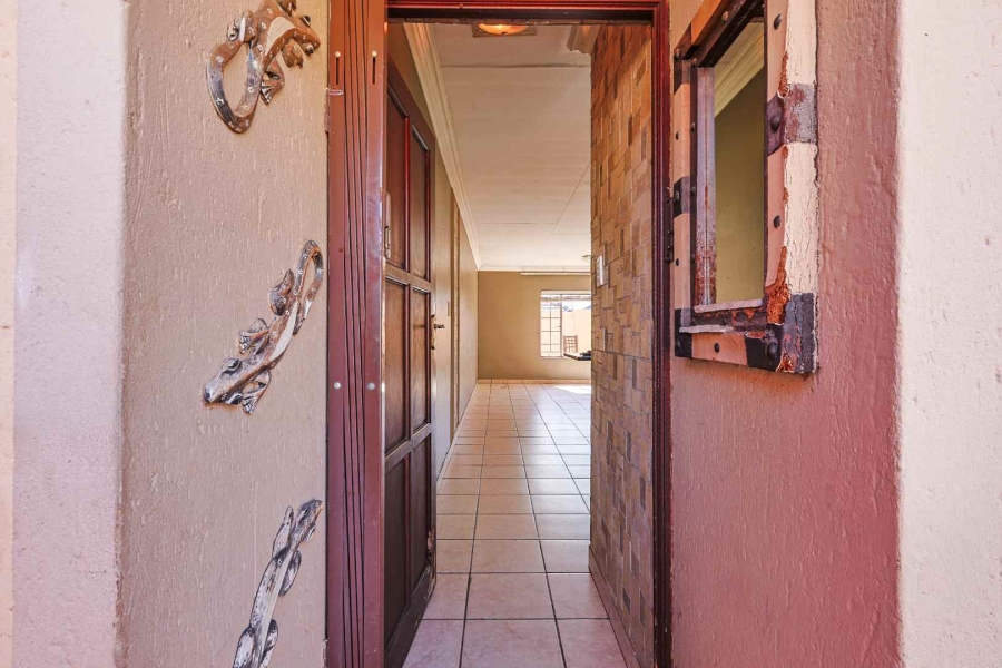 2 Bedroom Property for Sale in Rooihuiskraal North Gauteng