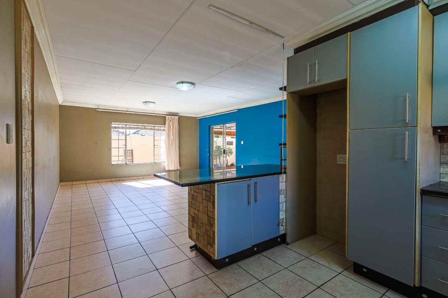 2 Bedroom Property for Sale in Rooihuiskraal North Gauteng