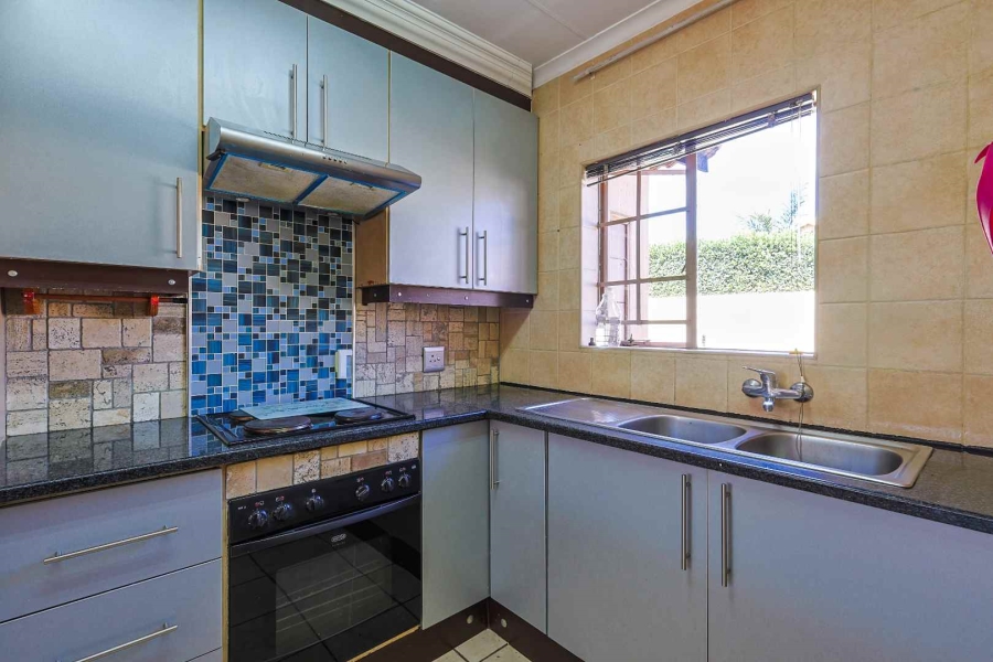 2 Bedroom Property for Sale in Rooihuiskraal North Gauteng