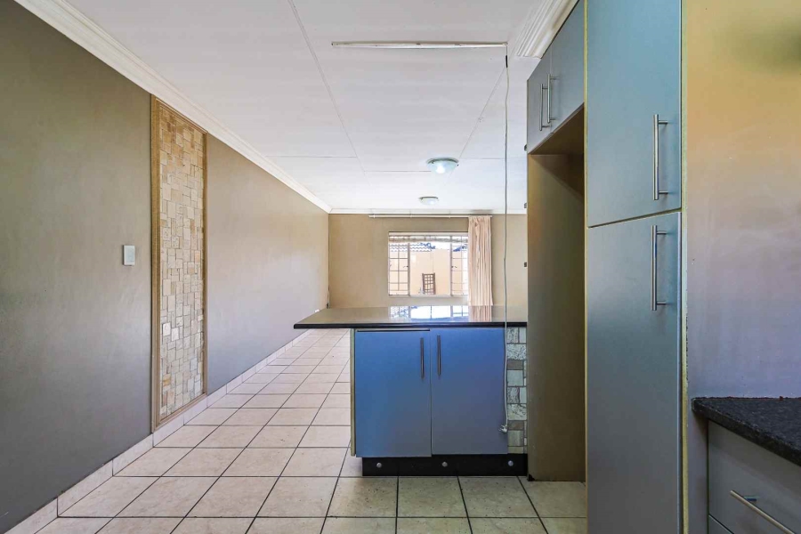 2 Bedroom Property for Sale in Rooihuiskraal North Gauteng