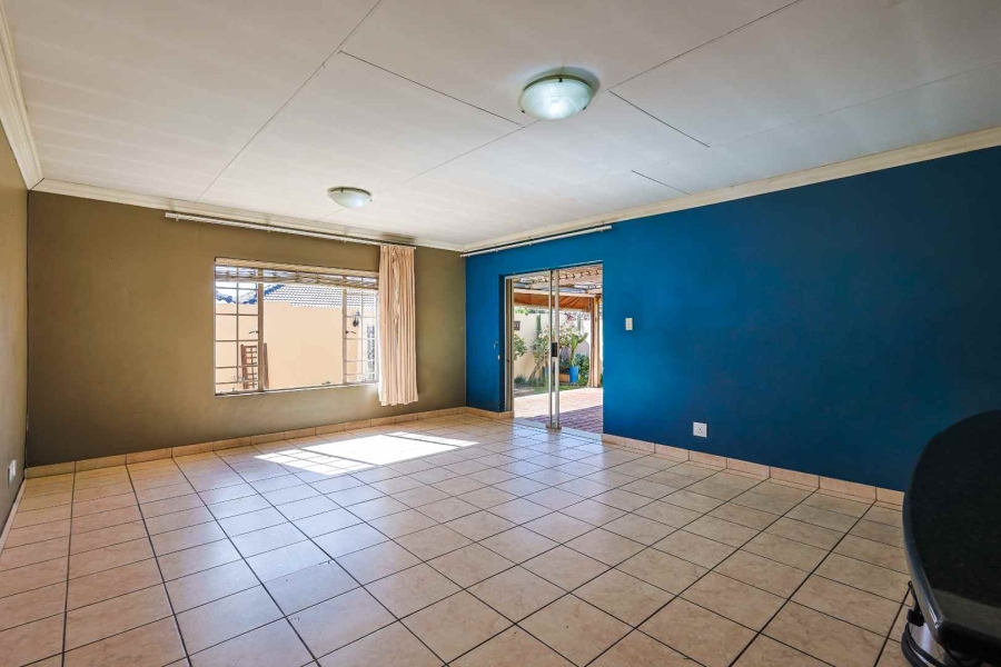 2 Bedroom Property for Sale in Rooihuiskraal North Gauteng