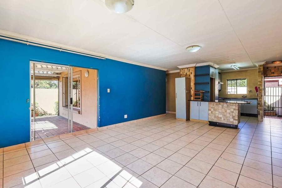2 Bedroom Property for Sale in Rooihuiskraal North Gauteng