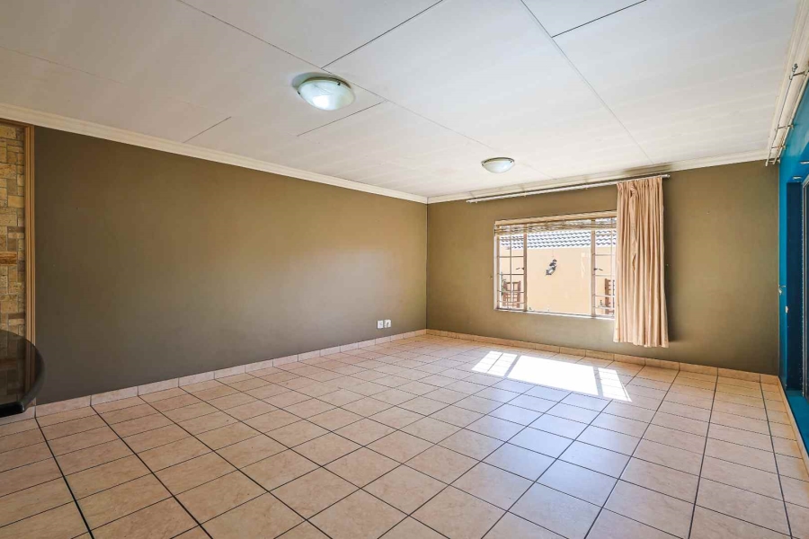 2 Bedroom Property for Sale in Rooihuiskraal North Gauteng
