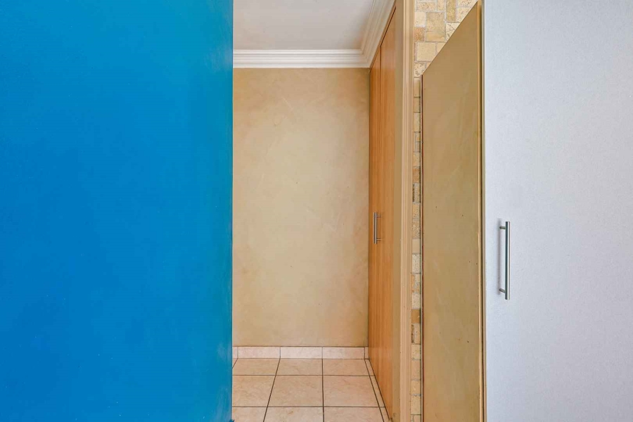2 Bedroom Property for Sale in Rooihuiskraal North Gauteng