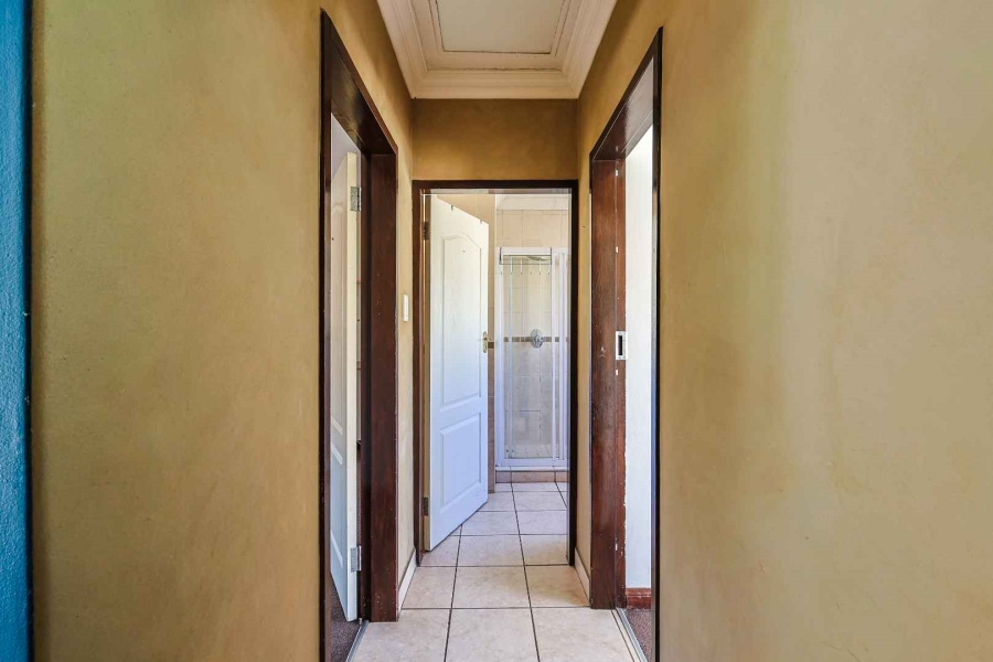 2 Bedroom Property for Sale in Rooihuiskraal North Gauteng