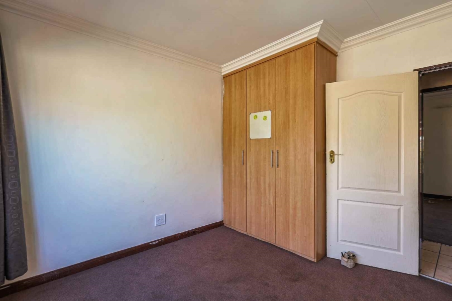 2 Bedroom Property for Sale in Rooihuiskraal North Gauteng