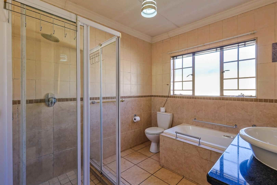 2 Bedroom Property for Sale in Rooihuiskraal North Gauteng