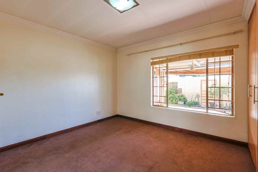 2 Bedroom Property for Sale in Rooihuiskraal North Gauteng