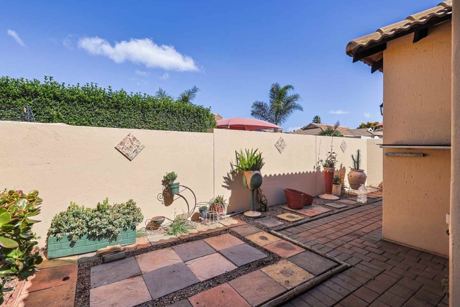 2 Bedroom Property for Sale in Rooihuiskraal North Gauteng
