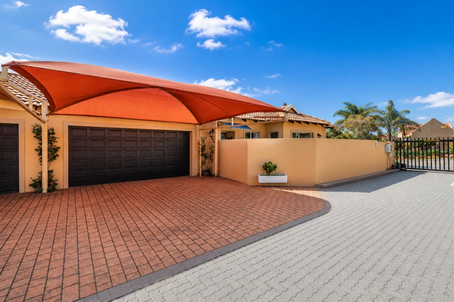 2 Bedroom Property for Sale in Rooihuiskraal North Gauteng