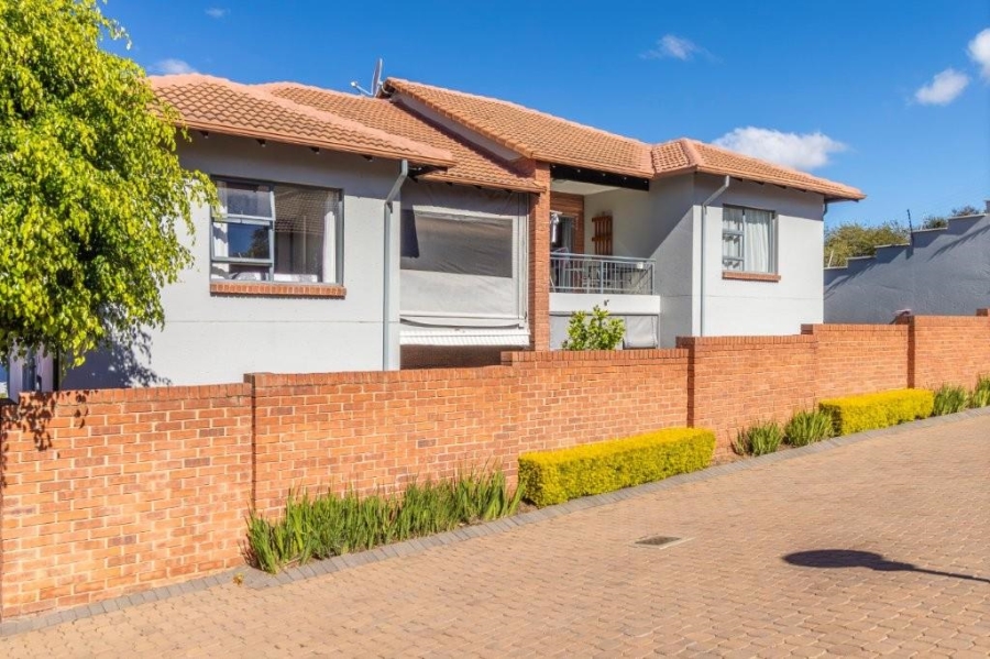 3 Bedroom Property for Sale in Sonneglans Gauteng