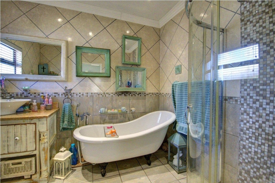 4 Bedroom Property for Sale in Brackenhurst Gauteng