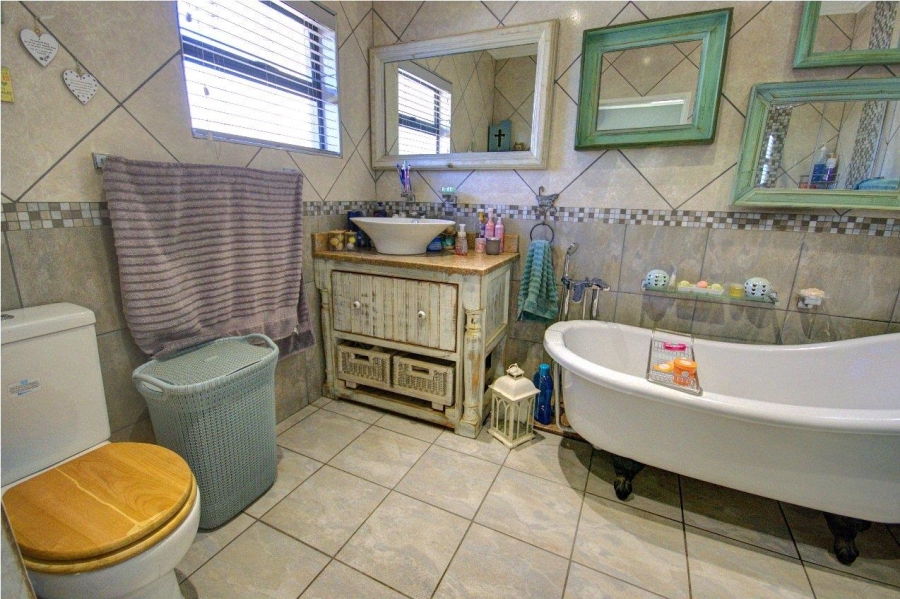 4 Bedroom Property for Sale in Brackenhurst Gauteng