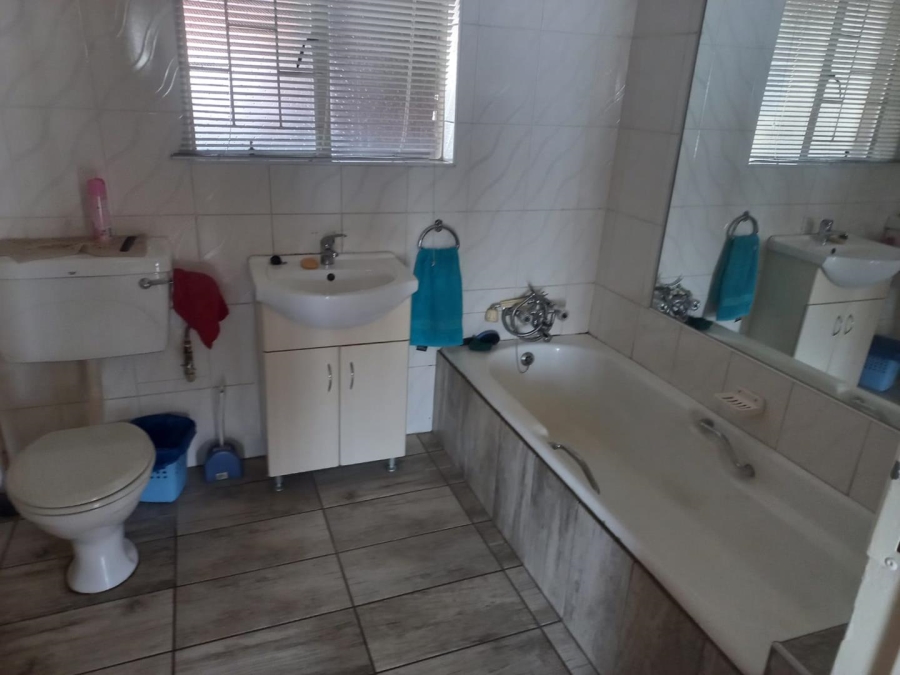 4 Bedroom Property for Sale in Klippoortjie A H Gauteng