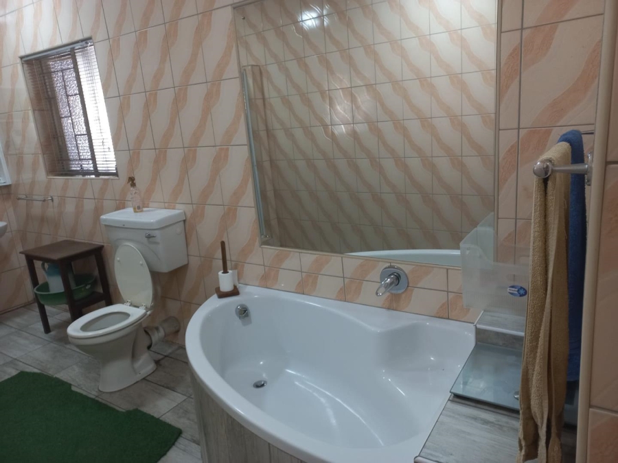 4 Bedroom Property for Sale in Klippoortjie A H Gauteng