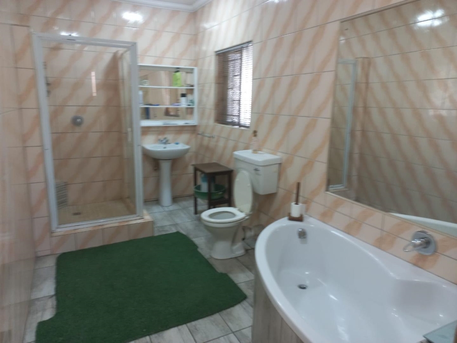 4 Bedroom Property for Sale in Klippoortjie A H Gauteng