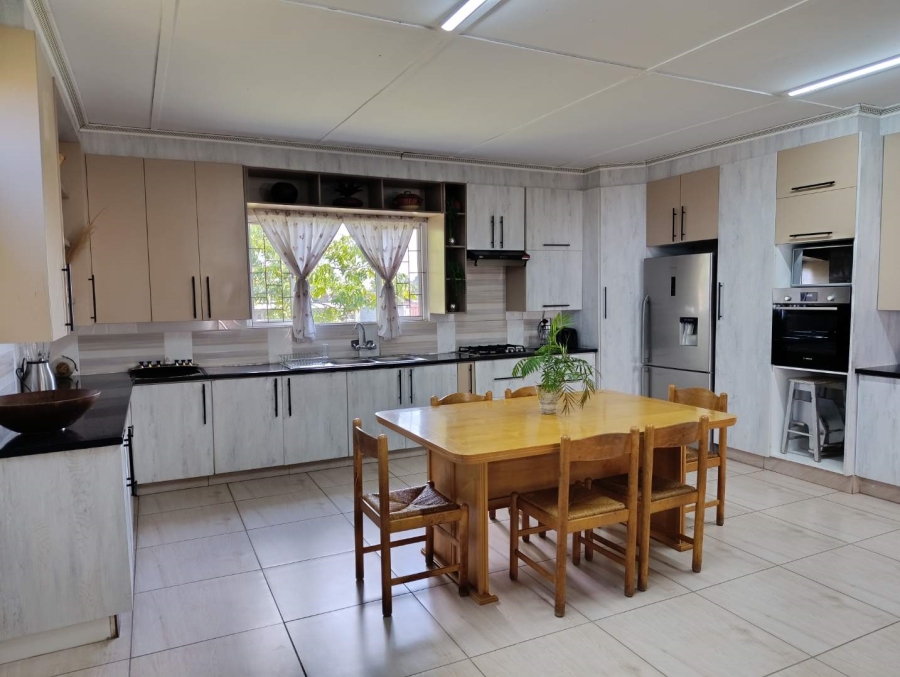 5 Bedroom Property for Sale in Hallgate Gauteng