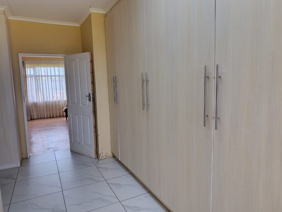 5 Bedroom Property for Sale in Hallgate Gauteng