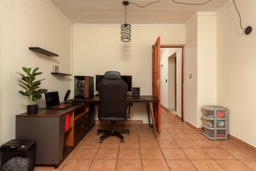 4 Bedroom Property for Sale in Glenvista Gauteng
