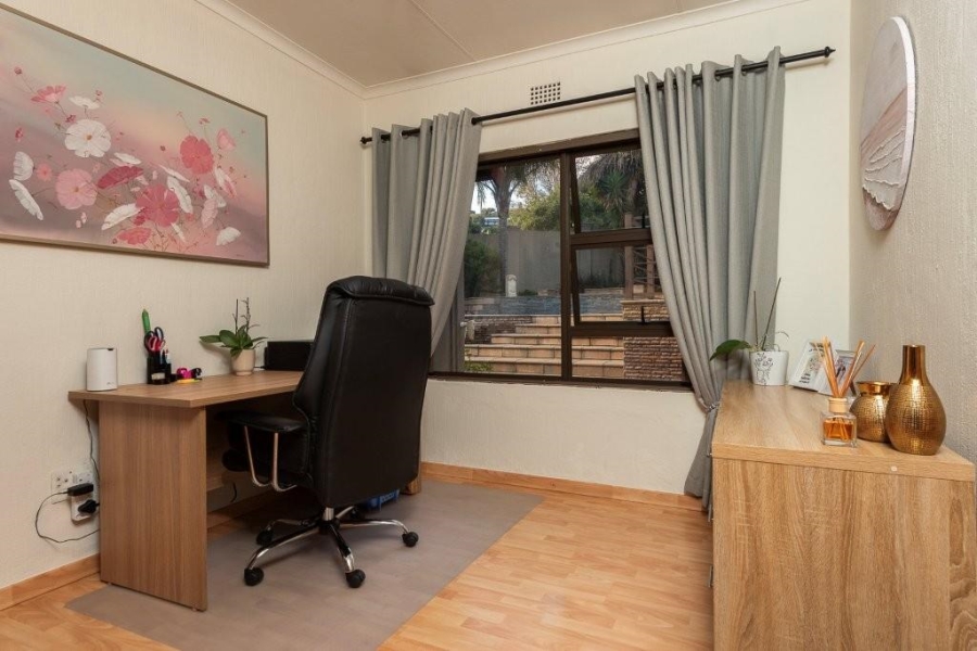 4 Bedroom Property for Sale in Glenvista Gauteng