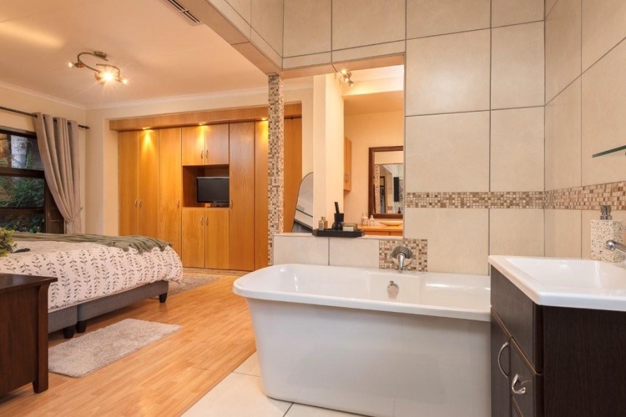 4 Bedroom Property for Sale in Glenvista Gauteng
