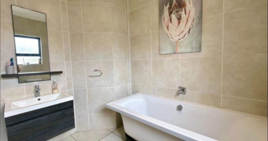 2 Bedroom Property for Sale in Oakdene Gauteng