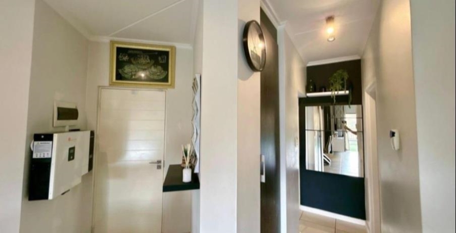 2 Bedroom Property for Sale in Oakdene Gauteng