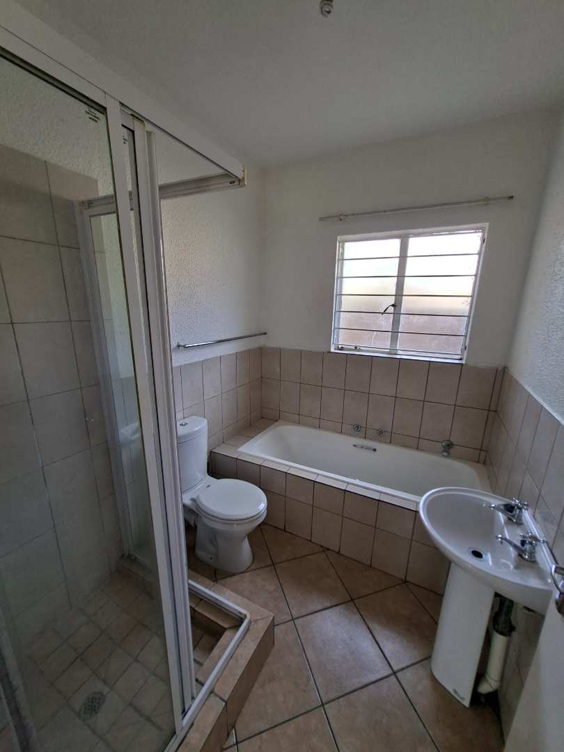 2 Bedroom Property for Sale in Willowbrook Gauteng